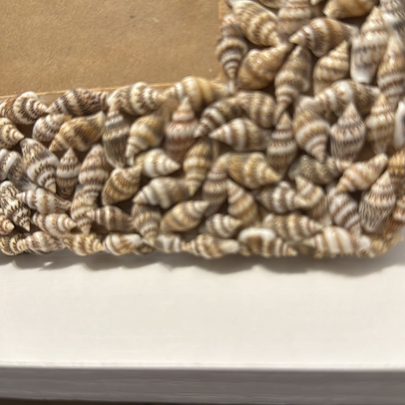 Square frame holds 3x3 photo. - Picture 4 of 5